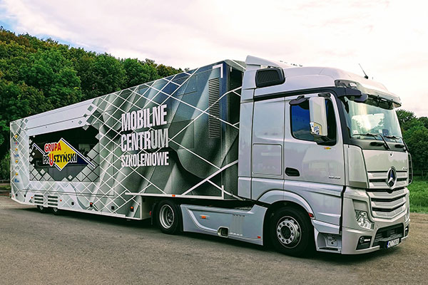 POLMETAL Showtruck: Dachtechnologie hautnah erleben!
